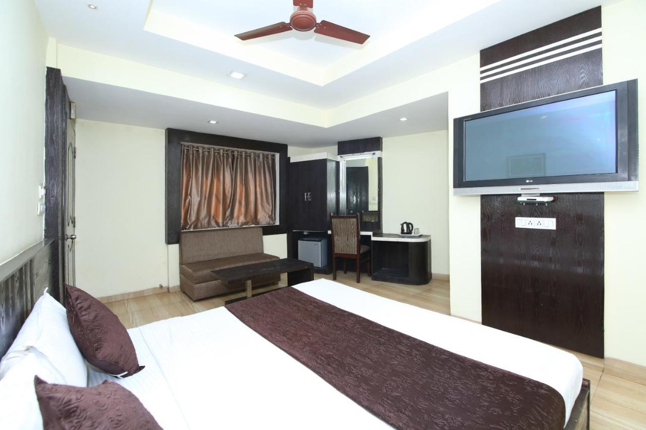 Oyo 2155 Hotel Wardhman จาบัลปูร์ ภายนอก รูปภาพ
