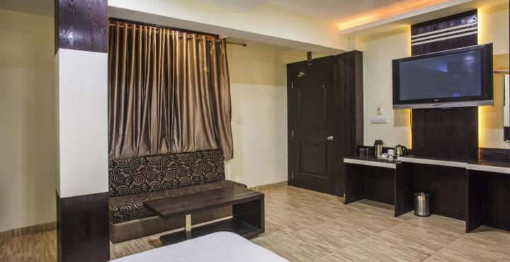Oyo 2155 Hotel Wardhman จาบัลปูร์ ภายนอก รูปภาพ