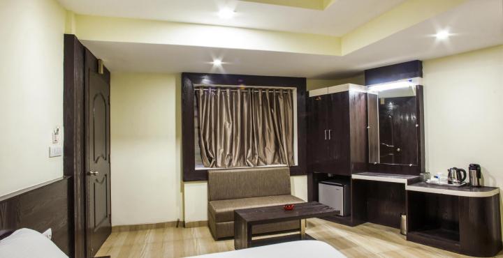 Oyo 2155 Hotel Wardhman จาบัลปูร์ ภายนอก รูปภาพ