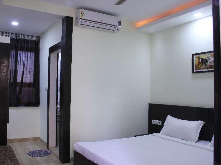 Oyo 2155 Hotel Wardhman จาบัลปูร์ ภายนอก รูปภาพ