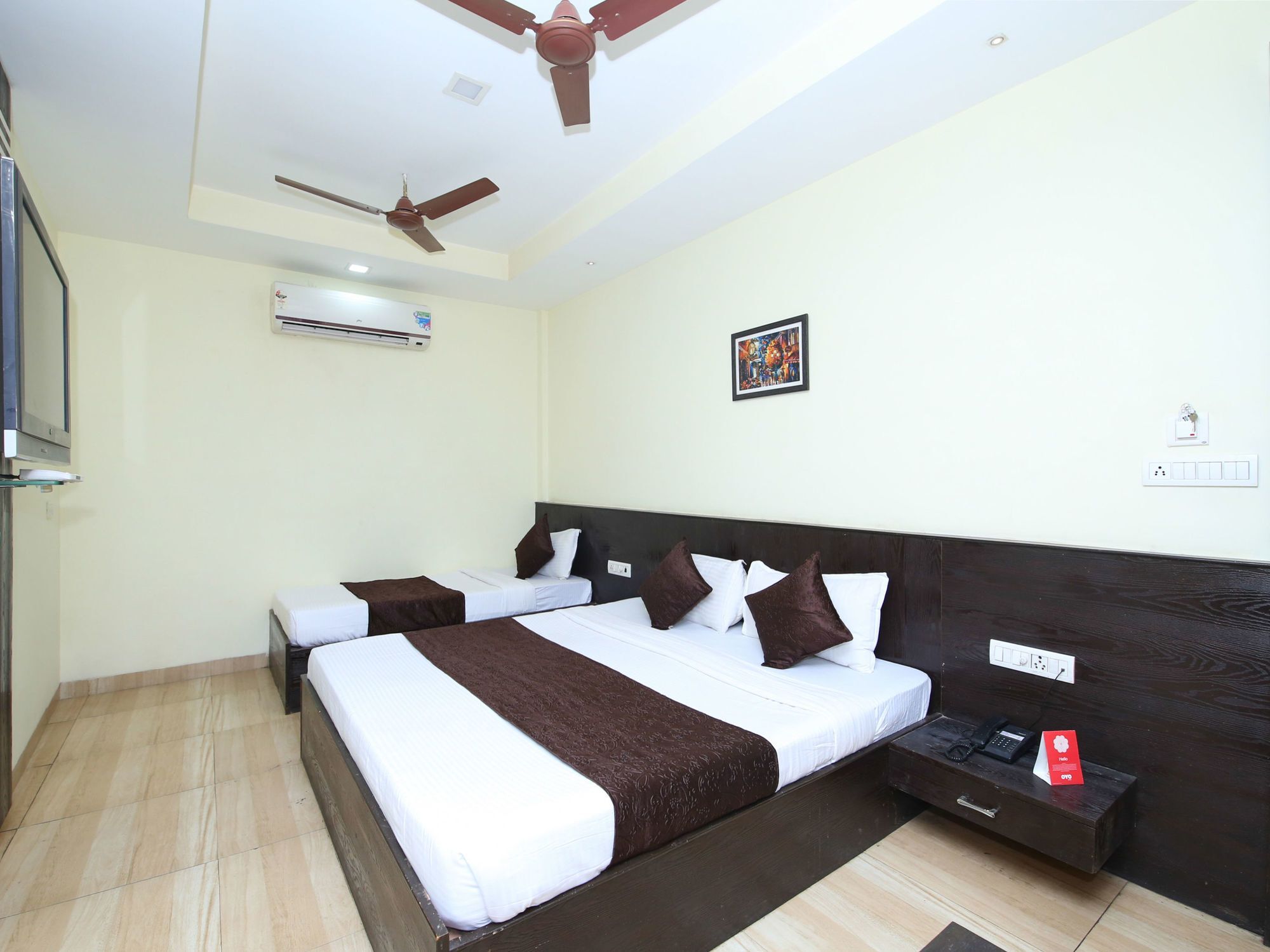 Oyo 2155 Hotel Wardhman จาบัลปูร์ ภายนอก รูปภาพ